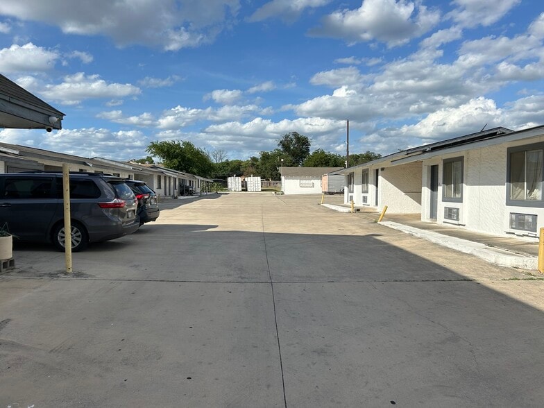 More Photos Of 3426 Fredericksburg Rd, San Antonio Hotel For Sale