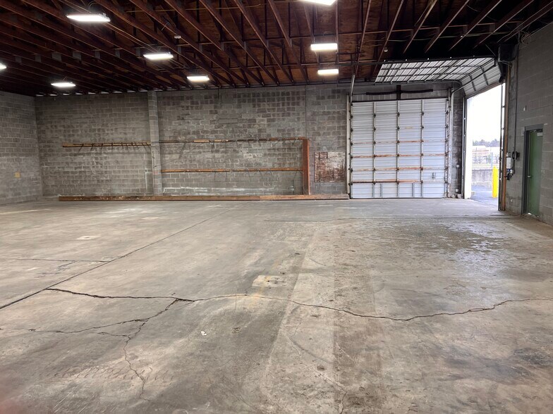 More Photos Of 28 Kenton Lands Rd, Erlanger Warehouse For Lease