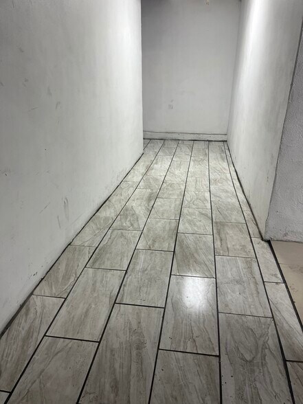 More Photos Of 760 W 28th St, Hialeah Warehouse For Lease