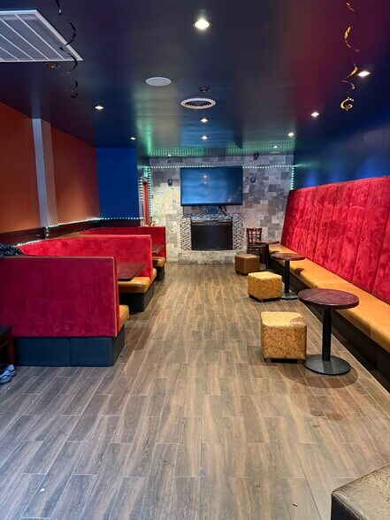 More Photos Of 76 E 3rd Ave, San Mateo Bar For Lease