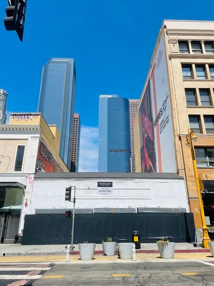 More Photos Of 327 S Broadway, Los Angeles Restaurant For Lease