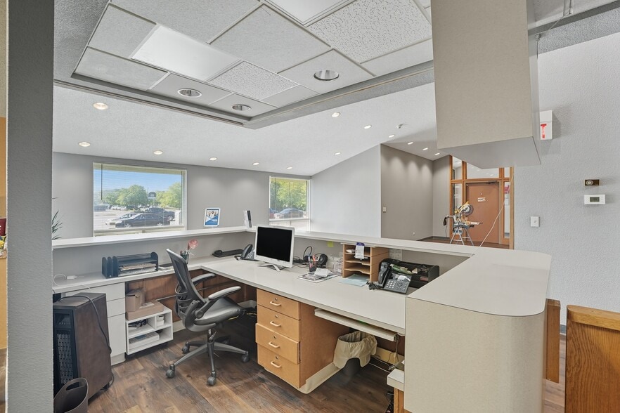 More Photos Of 2450 Glenwood Ave, Joliet Medical For Lease