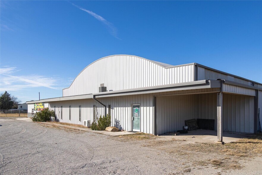More Photos Of 3300 Milam Dr, Brownwood Industrial For Sale
