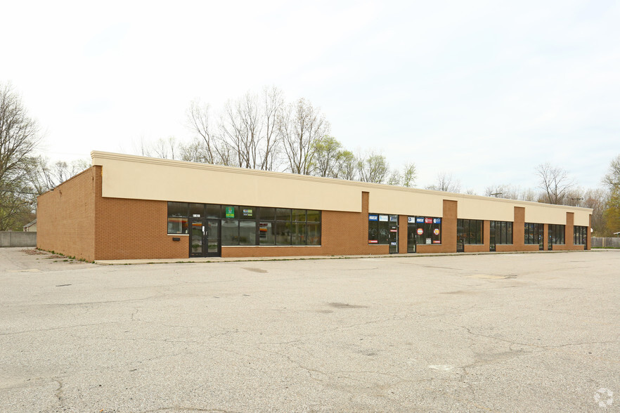 Primary Photo Of 27427-27477 Eureka Rd, Romulus Freestanding For Lease