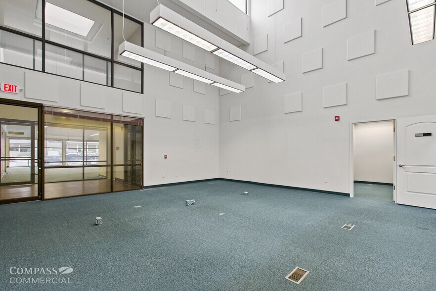 More Photos Of 2698 NE Courtney Dr, Bend Medical For Lease