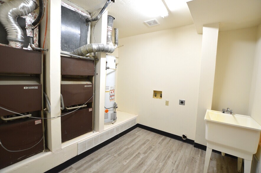 More Photos Of 202 Maple St, Farmersville Showroom For Sale
