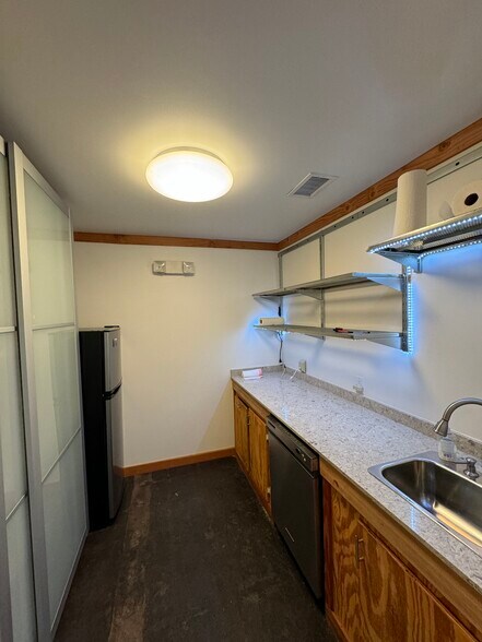 More Photos Of 4834 Vicksburg St, Dallas Manufacturing For Lease