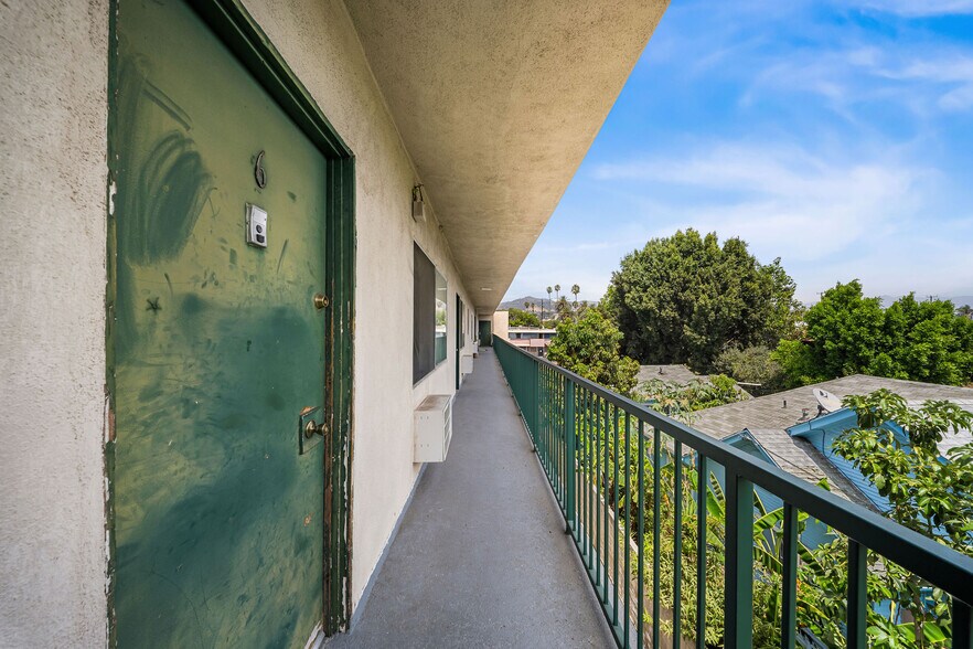 More Photos Of 5345 La Mirada Ave, Los Angeles Apartments For Sale