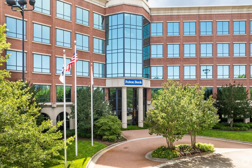 More Photos Of 272 Bendix Rd, Virginia Beach Unknown For Lease