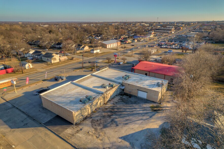 More Photos Of 501-512 S Sheridan Rd, Tulsa General Retail For Sale