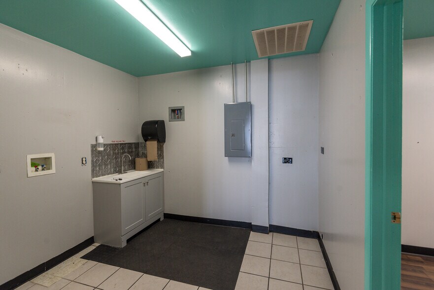 More Photos Of 39 S Main St, Payette Storefront Retail Residential For Lease