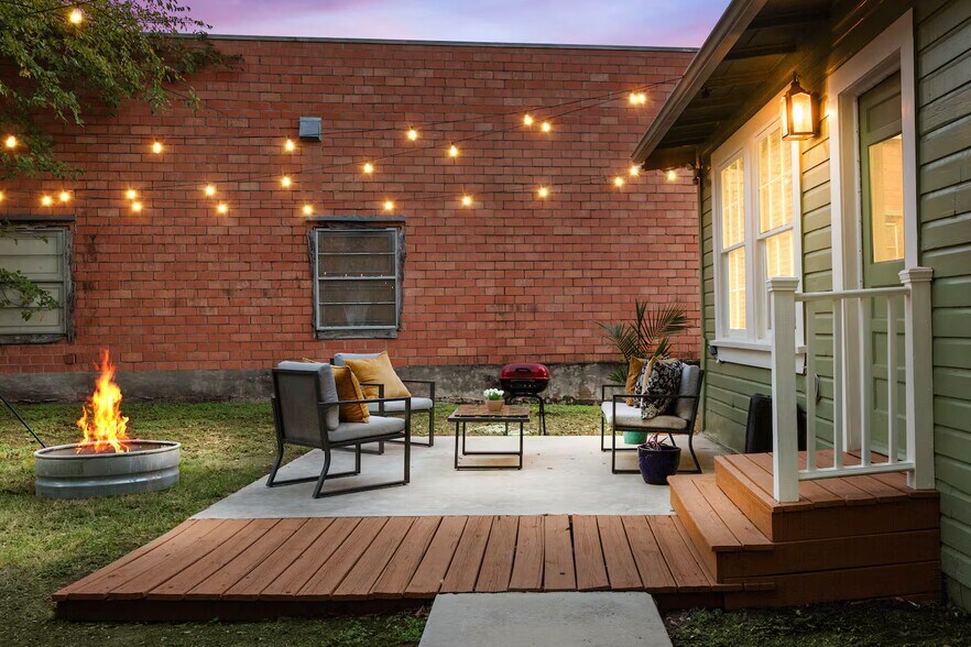 More Photos Of 724 N Cherry St, San Antonio Office For Sale