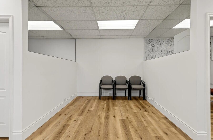 More Photos Of 696 Hamilton Rd, London Office For Lease