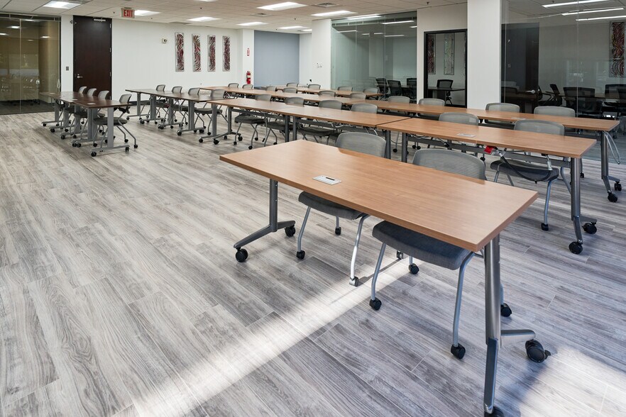 More Photos Of 9040 Roswell Rd, Atlanta Office For Lease