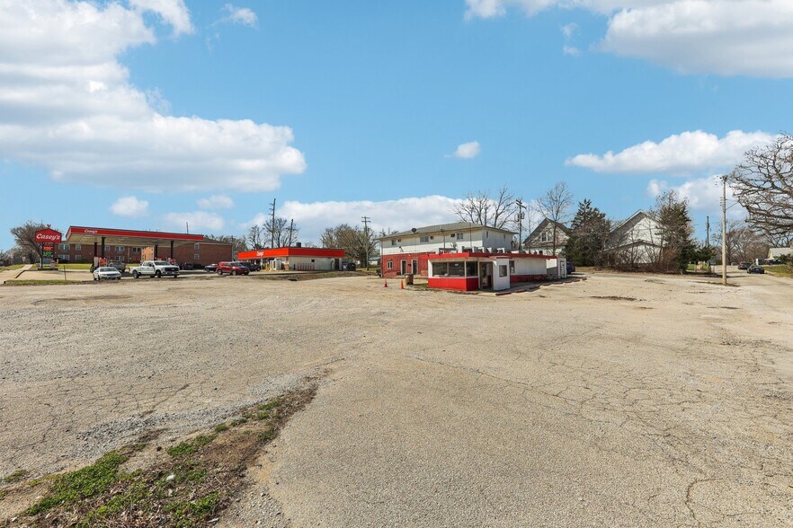 More Photos Of 201 Dearborn St, Hillsboro General Retail For Sale