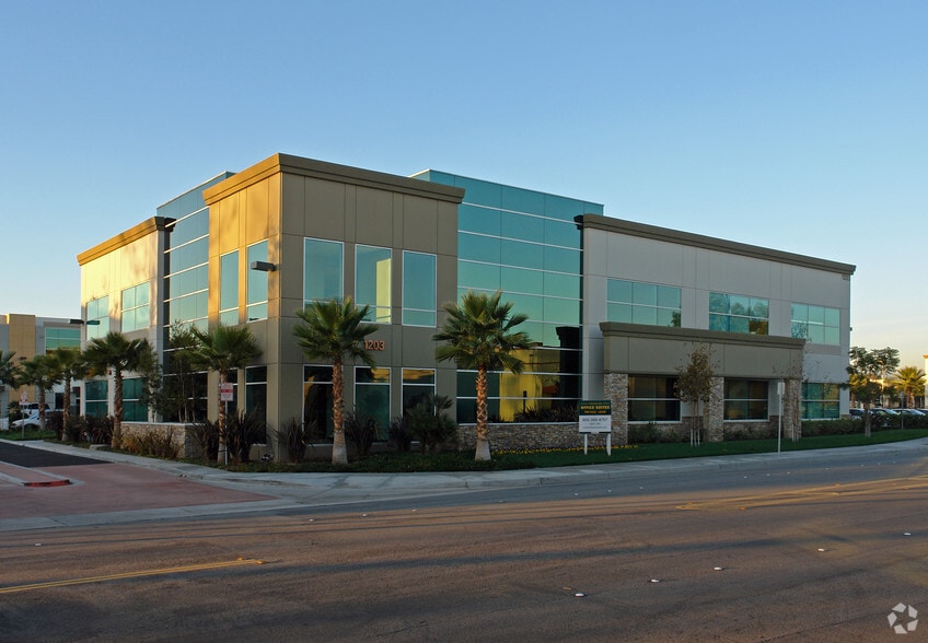 More Photos Of 1203 Flynn Rd, Camarillo Loft Creative Space For Lease