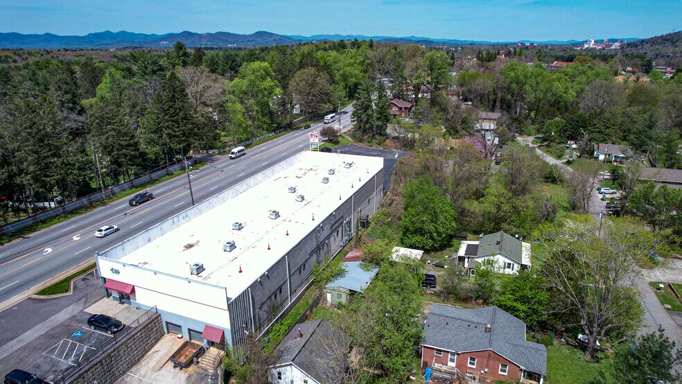 More Photos Of 582 Hendersonville Rd, Asheville General Retail For Lease