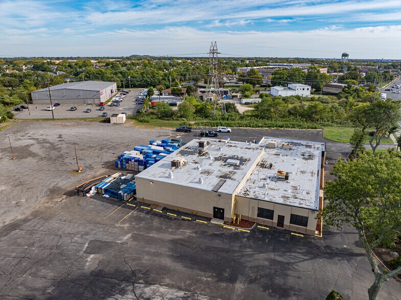 More Photos Of 585 Broadhollow Rd, Melville Warehouse For Lease