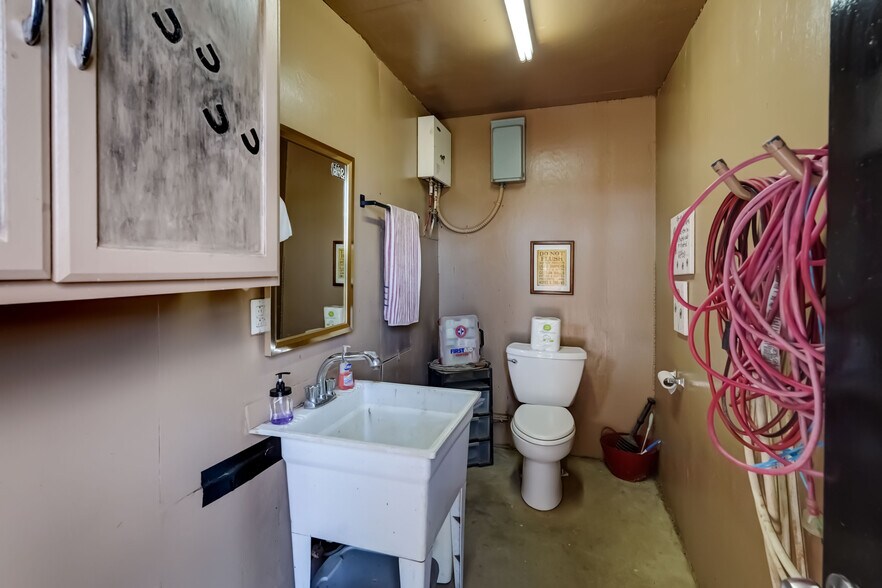 More Photos Of 1262 Fitzpatrick Rd, Auburn Specialty For Sale