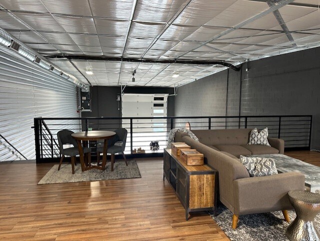 More Photos Of 529 SH 46 E, Boerne Showroom For Sale