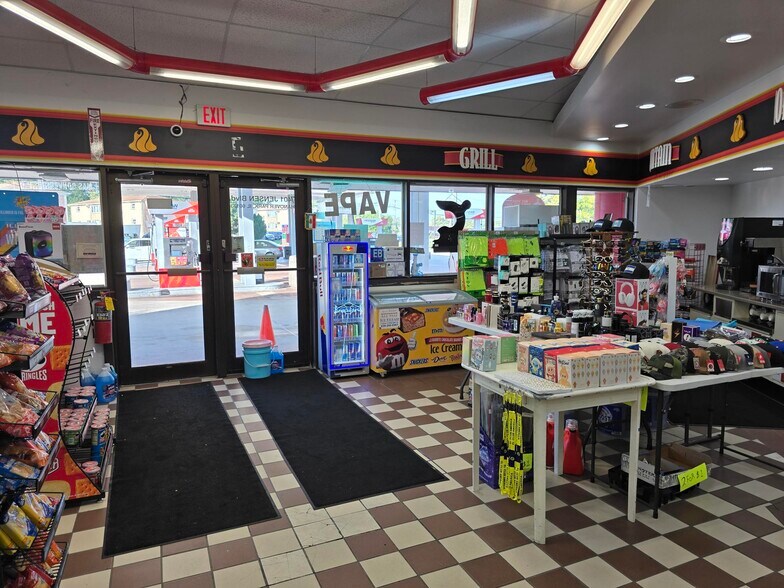 More Photos Of 7401 Jensen Blvd, Hanover Park Service Station For Sale