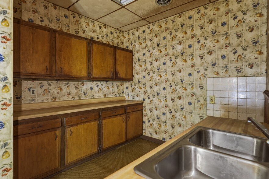 More Photos Of 355 W Church St, Elmira Office For Sale