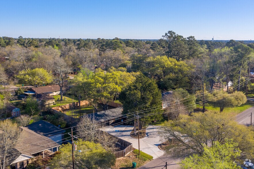 More Photos Of 408 Wilson Rd, Conroe Loft Creative Space For Lease