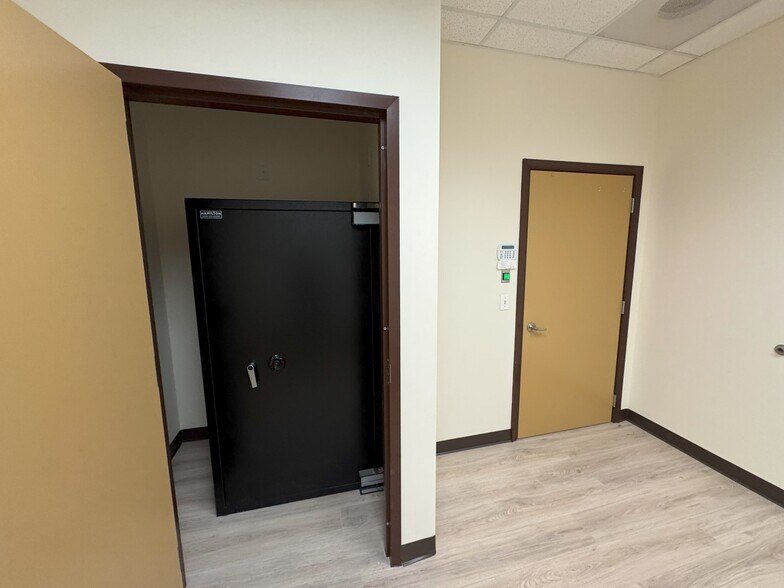 More Photos Of 4446-4450 Park Heights Ave, Baltimore Storefront For Lease