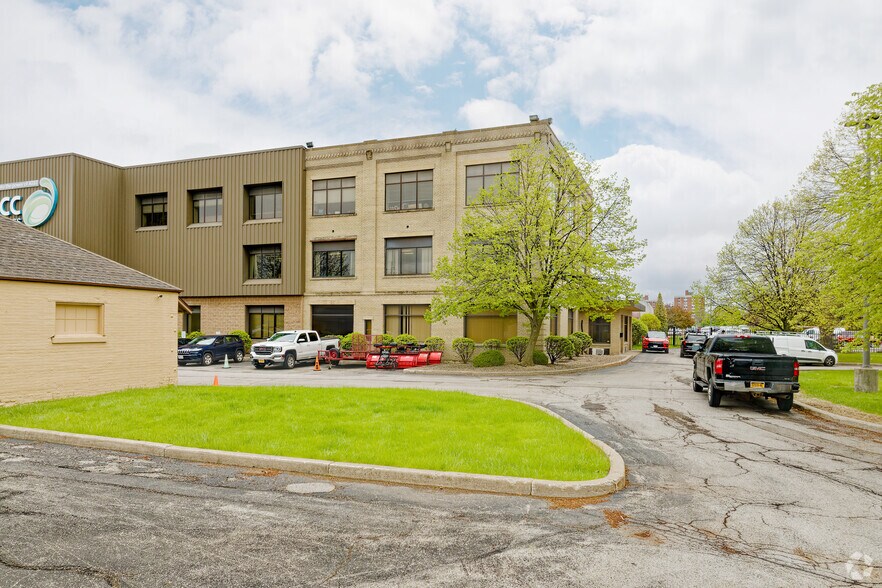 More Photos Of 400 West Ave, Rochester Flex For Sale
