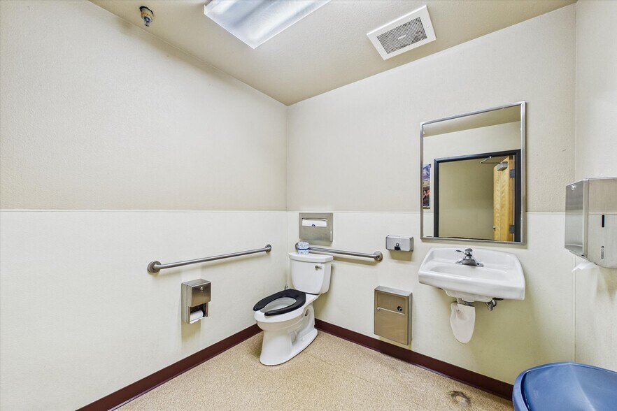 More Photos Of 1593 Market St, Ferndale General Retail For Sale