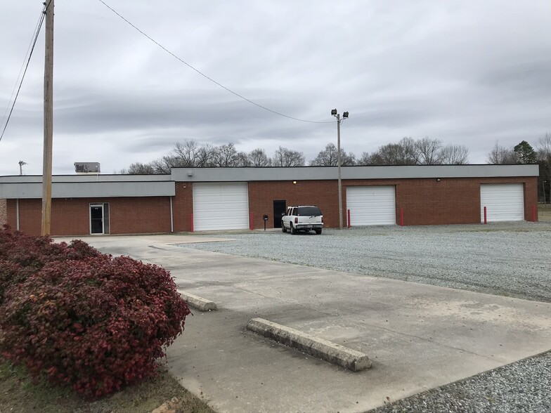 Primary Photo Of 472 Grimes Blvd, Lexington Warehouse For Lease