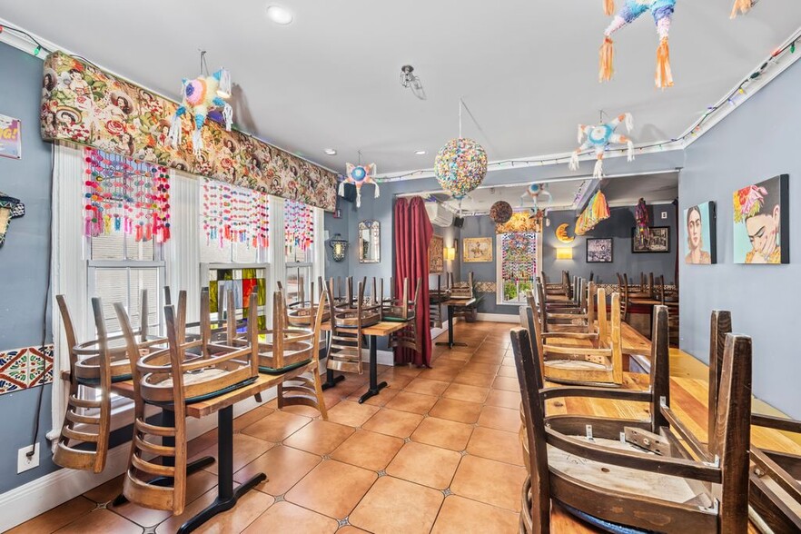 More Photos Of 585 Forest Ave, Staten Island Restaurant For Sale