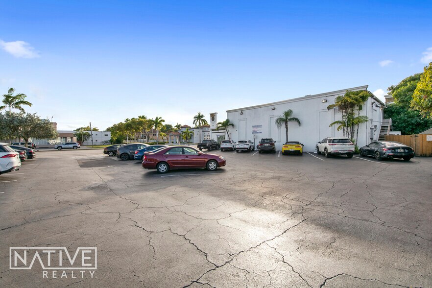 More Photos Of 311-313 E Hallandale Beach Blvd, Hallandale Beach Freestanding For Lease
