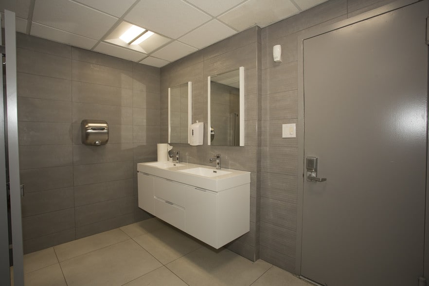 More Photos Of 185 Great Neck Rd, Great Neck Office For Lease