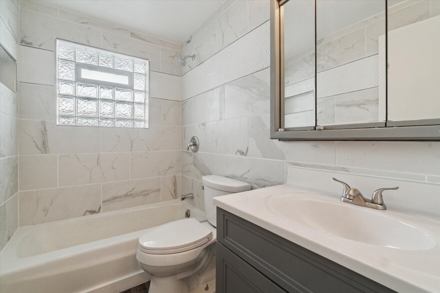 More Photos Of 4248 N 76th St, Milwaukee Storefront Retail Residential For Sale