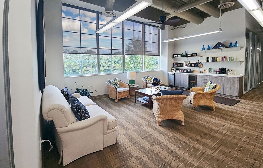 More Photos Of 5547 Veterans Pky, Columbus Coworking Space