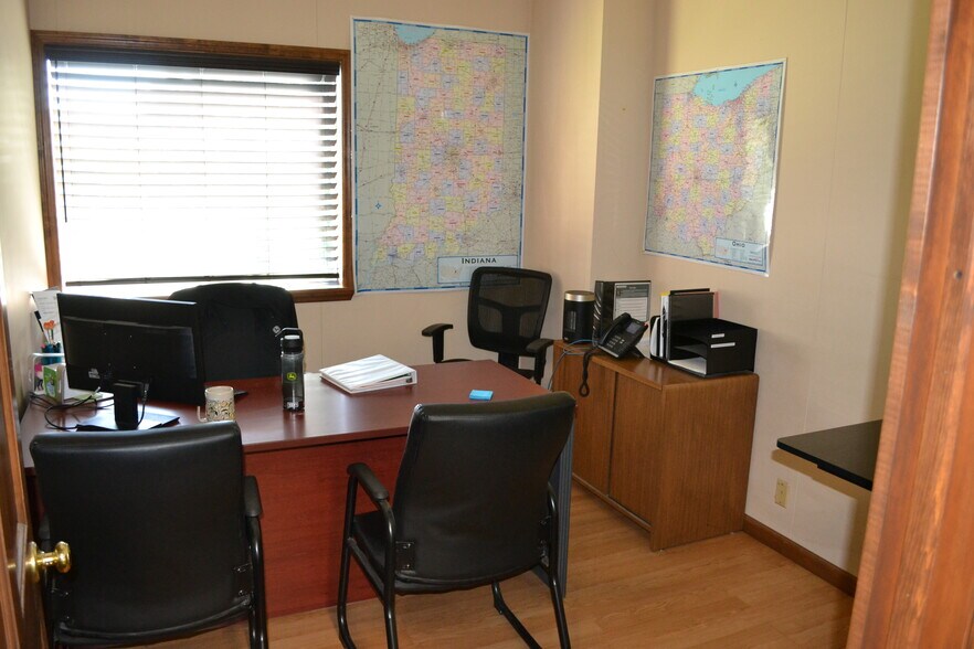 More Photos Of 1111 W 3rd St, Rushville Freestanding For Lease