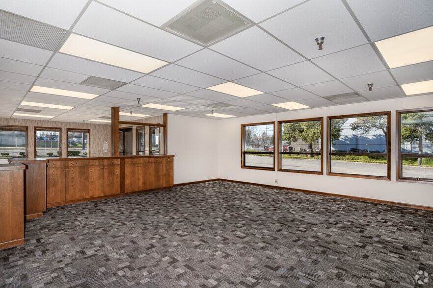 More Photos Of 6455 NE Columbia Blvd, Portland Warehouse For Lease