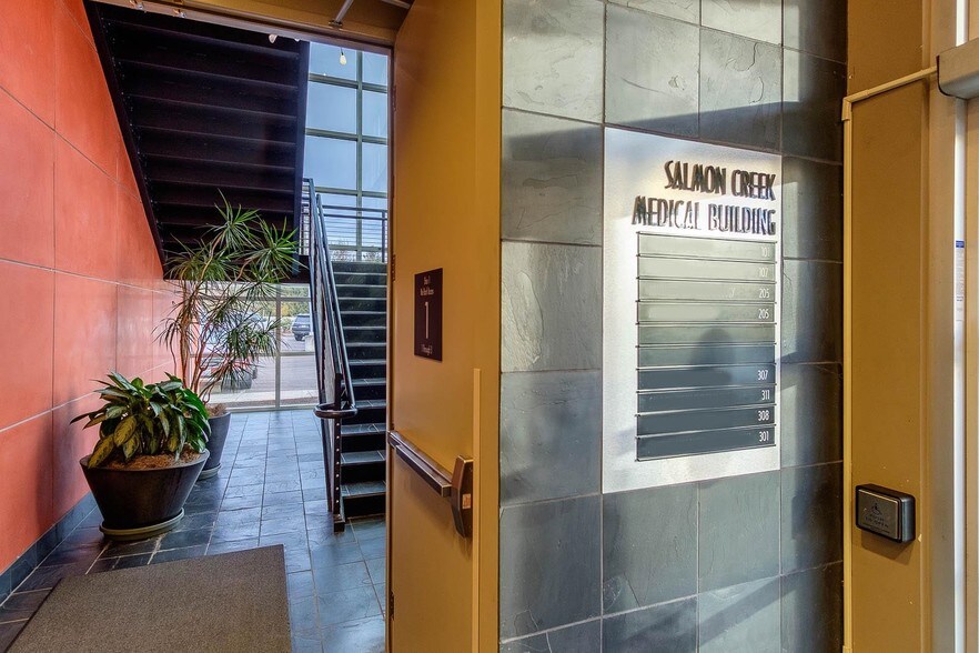 More Photos Of 2415 NE 134th St, Vancouver Medical For Lease