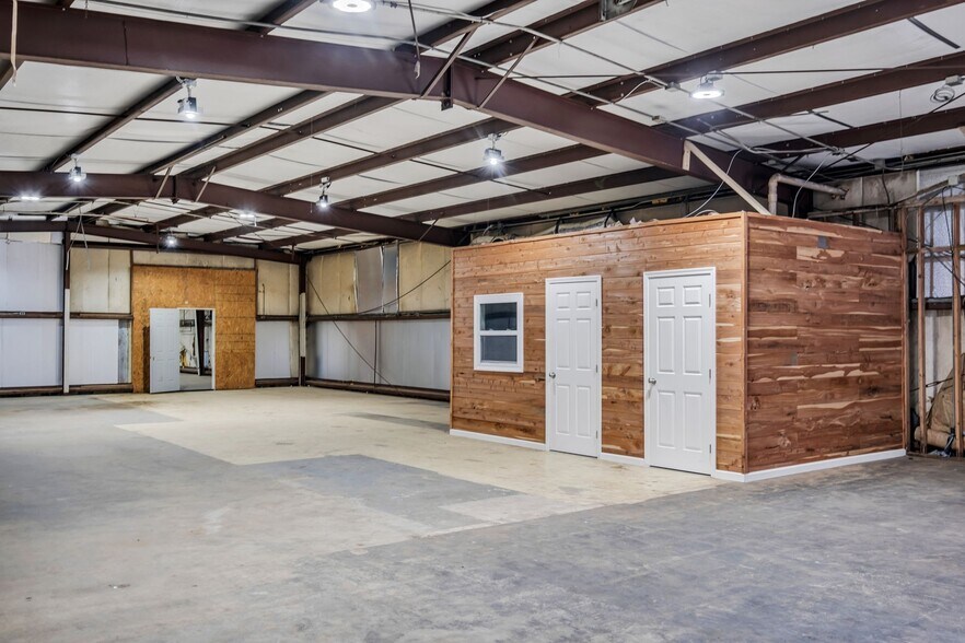 More Photos Of 1409 Buffalo Rd, Lawrenceburg Warehouse For Sale
