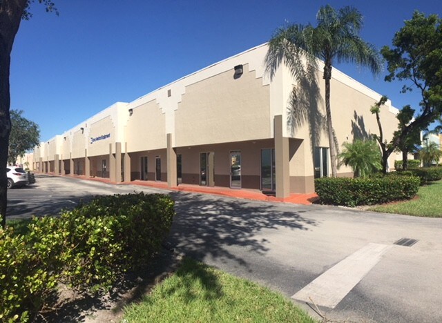 More Photos Of 8001 W 26th Ave, Hialeah Warehouse For Lease