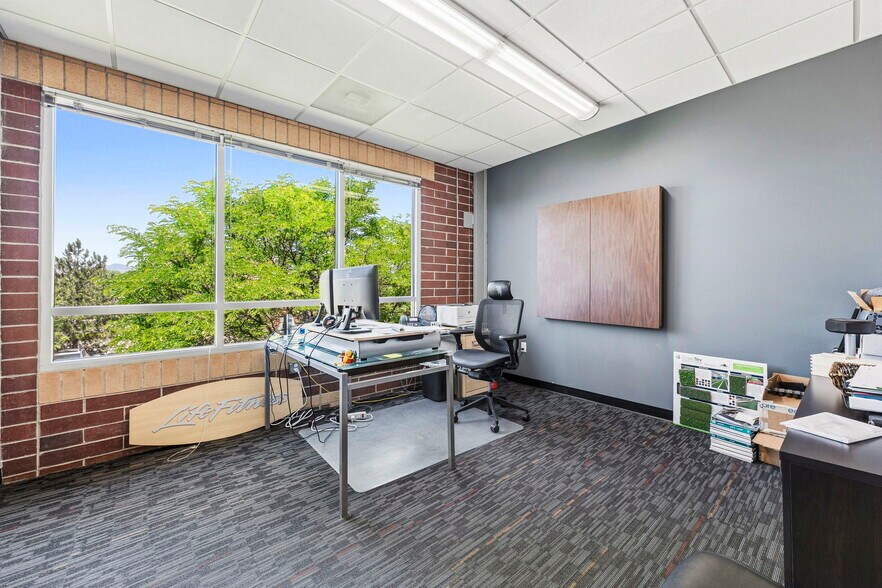 More Photos Of 861 Southpark Dr, Littleton Flex For Sale