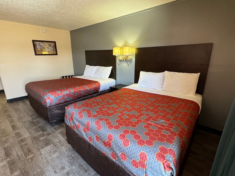 More Photos Of 815 S 1st St, Waite Park Hotel For Sale