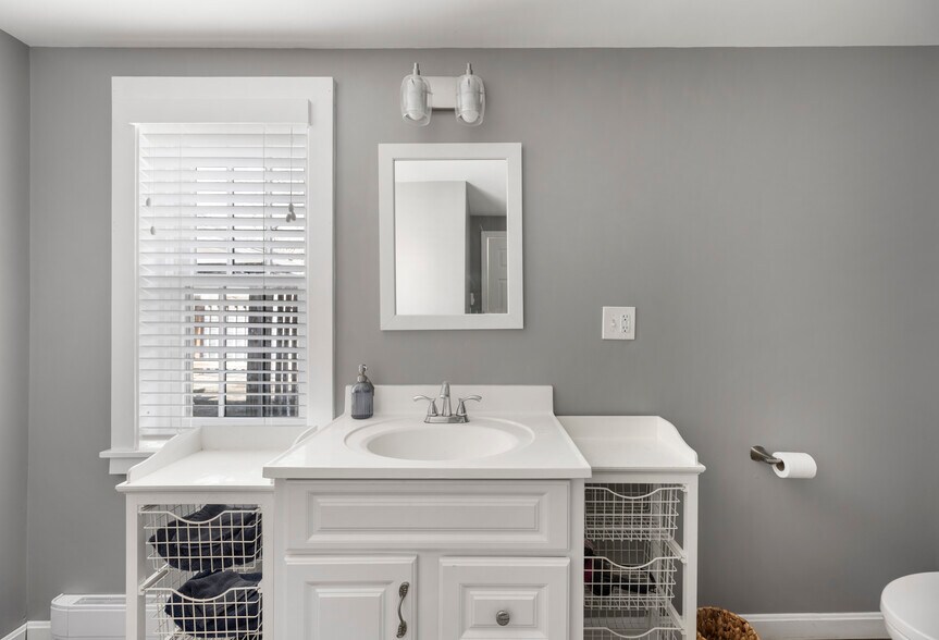 More Photos Of 3-5 Union St, Kennebunkport Storefront Retail Office For Sale