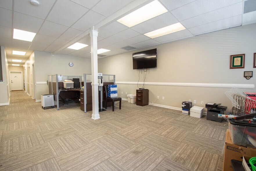 More Photos Of 14 Brown St, Newnan Office For Sale