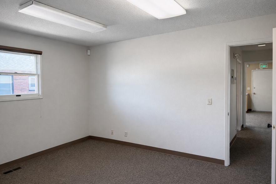 More Photos Of 235 W Pueblo St, Reno Research And Development For Sale