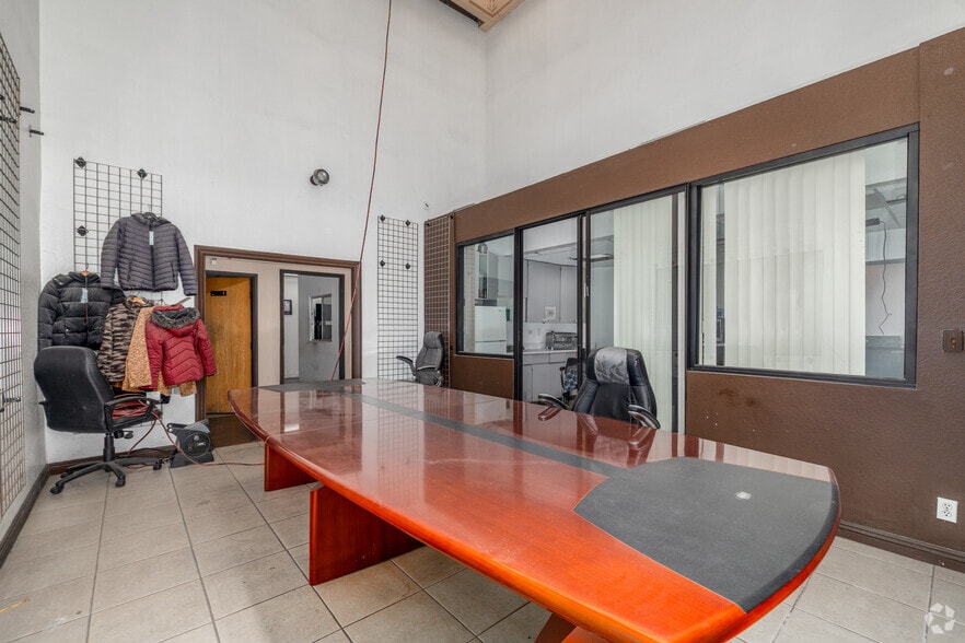 More Photos Of 4801 Staunton Ave, Los Angeles Industrial For Sale