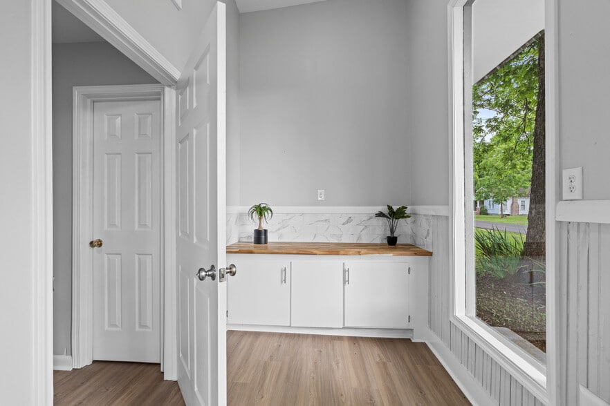 More Photos Of 106 Stevens St, Petal Freestanding For Lease