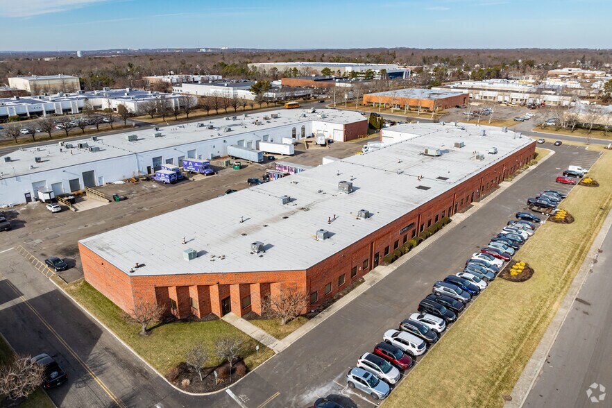 More Photos Of 710 Union Pky, Ronkonkoma Warehouse For Sale