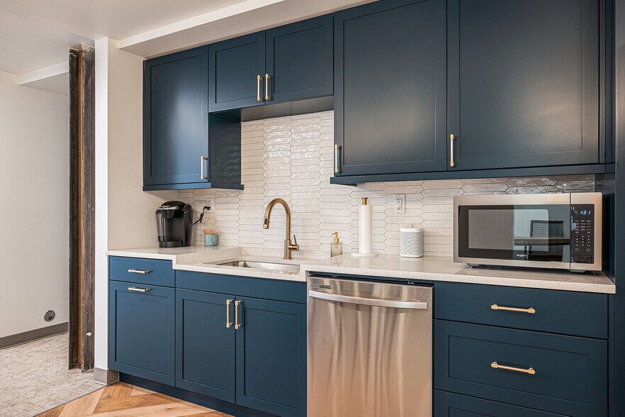 More Photos Of 4045 S Broadway, Englewood Coworking Space